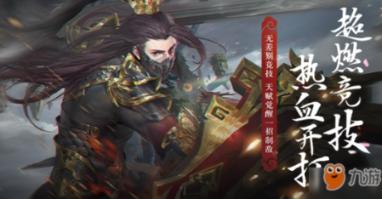 这一幕看的令人敬佩！一名老人摔倒，她用尽全力撑住老人